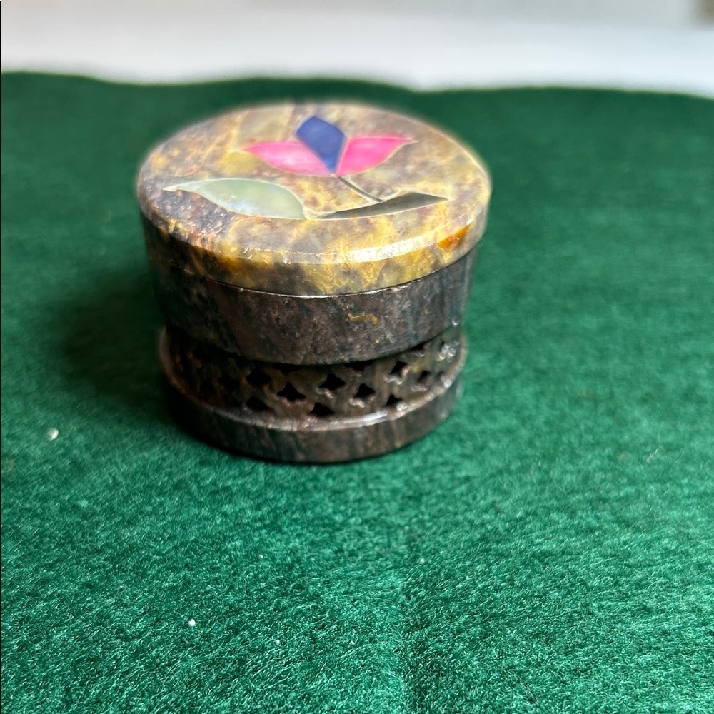 Round hand carved Soap-Stone Trinket Box with Inlaid Flower